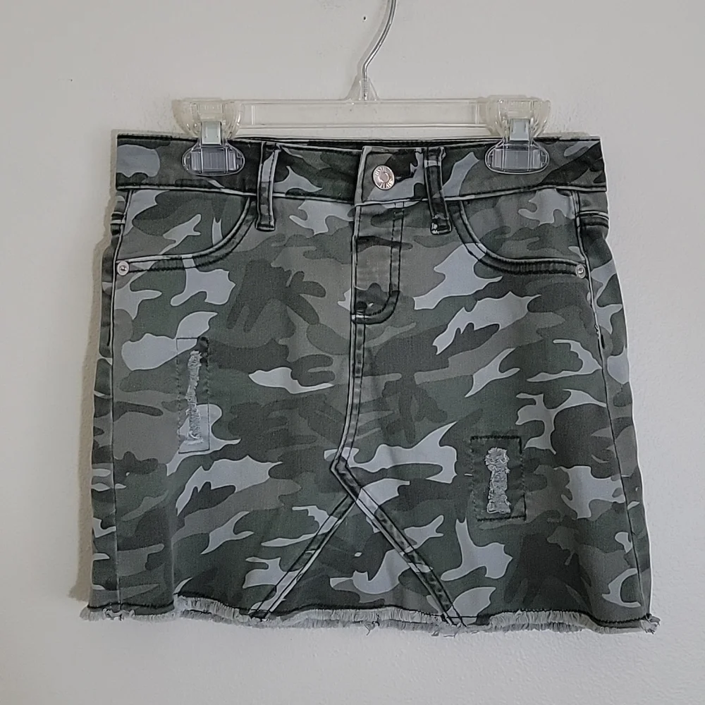 Justice Distressed Raw Edge Camo Skorts 10